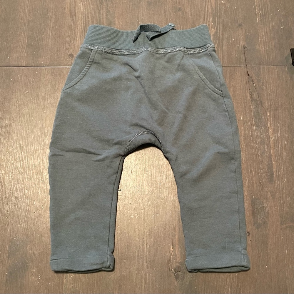 4/$15🌸 12M Unisex Green “U” pants